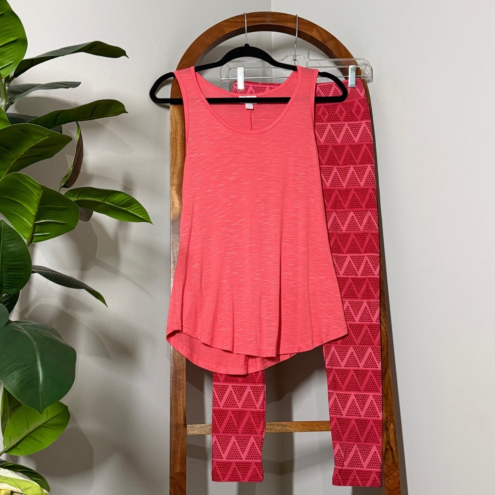 Lularoe SMALL Pink Tank Top and Valentines Print ONE SIZE Leggings